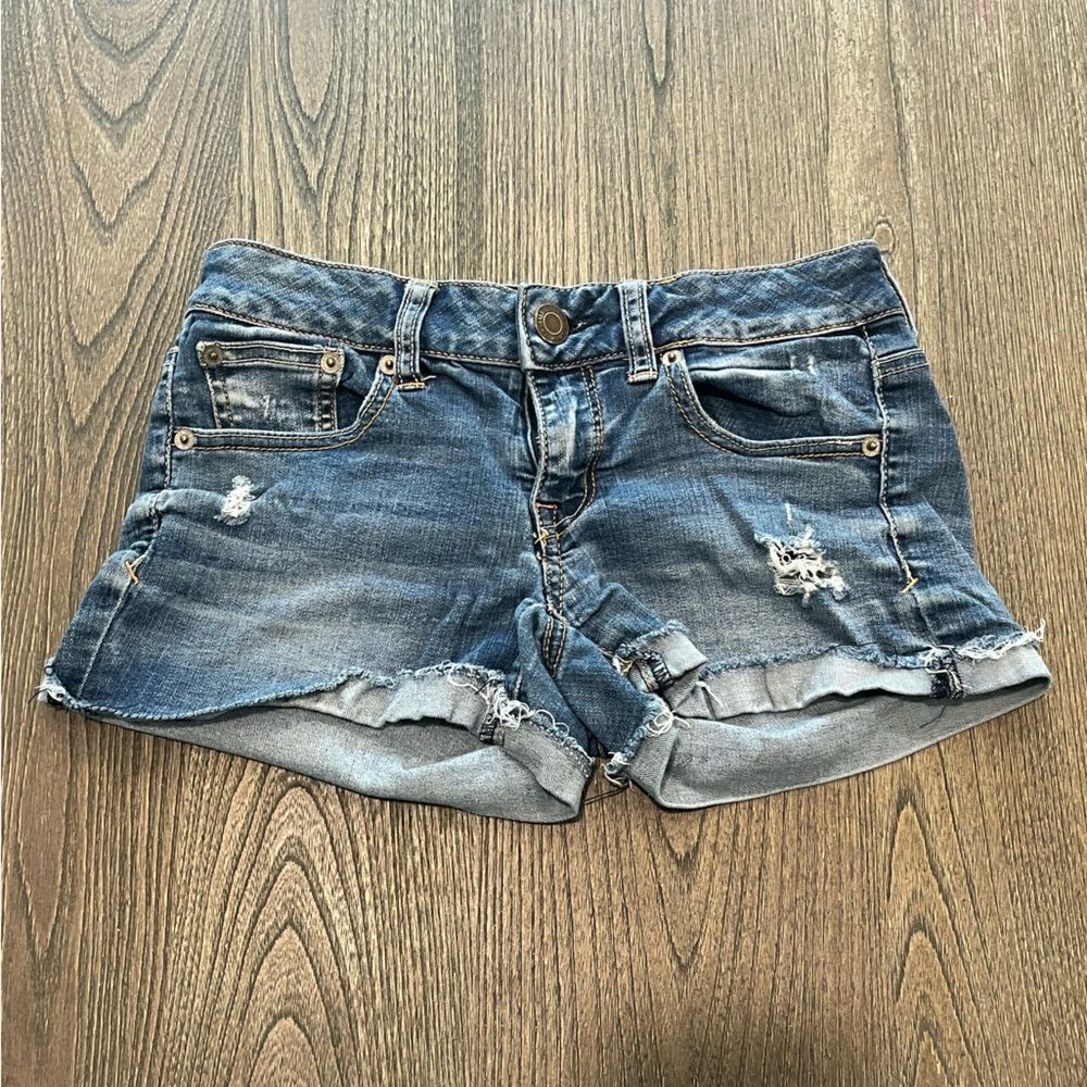 American Eagle Super Stretch Medium Wash Distressed Denim Shorts Size 2